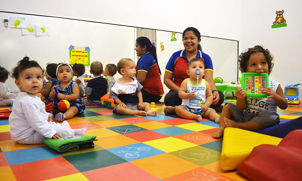 Atendimento de crianças de 0 a 2 anos no espaço escolar