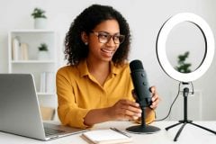 Como escolher e configurar um microfone condensador USB para videoaulas profissionais