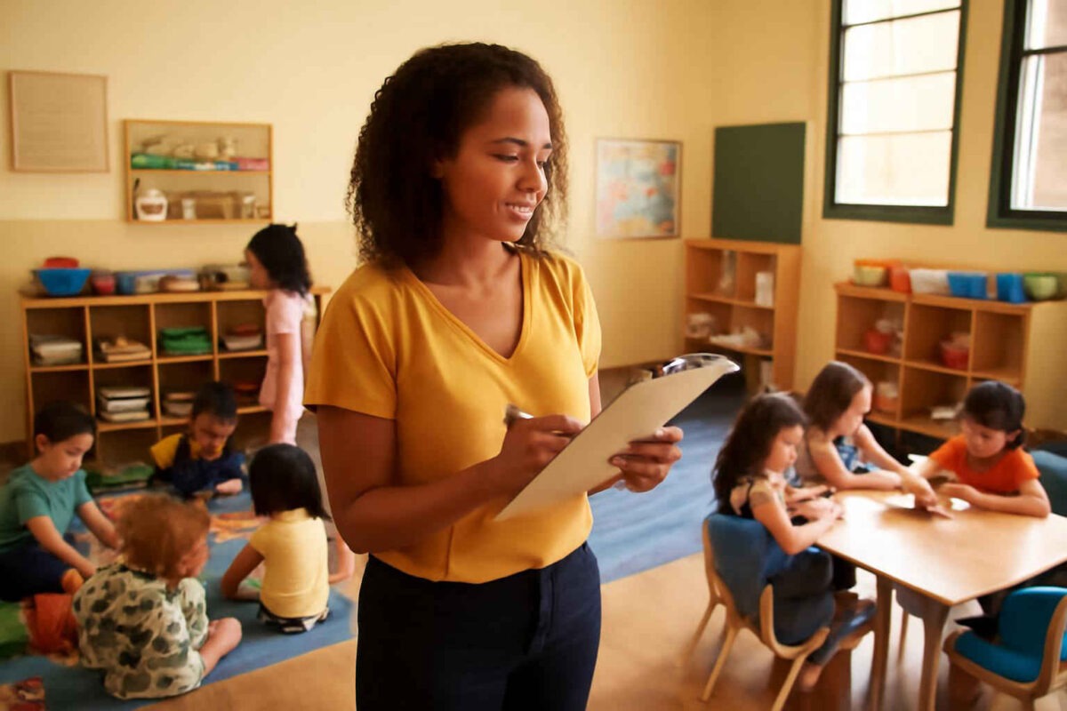 Cantinhos, roda de conversa ou pequenos grupos: como escolher a melhor organização da turma para ampliar participação e reduzir dispersão na Educação Infantil